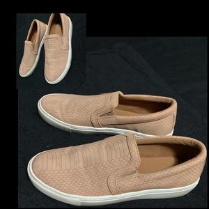 Slip-on sneaker